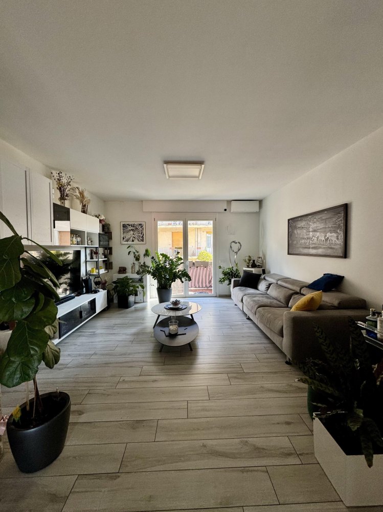 2 bedrooms Apartment in Florence, Italy No. 367350