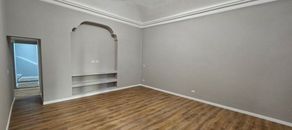 6 rooms Apartment in Genoa, Italy No. 39207 2