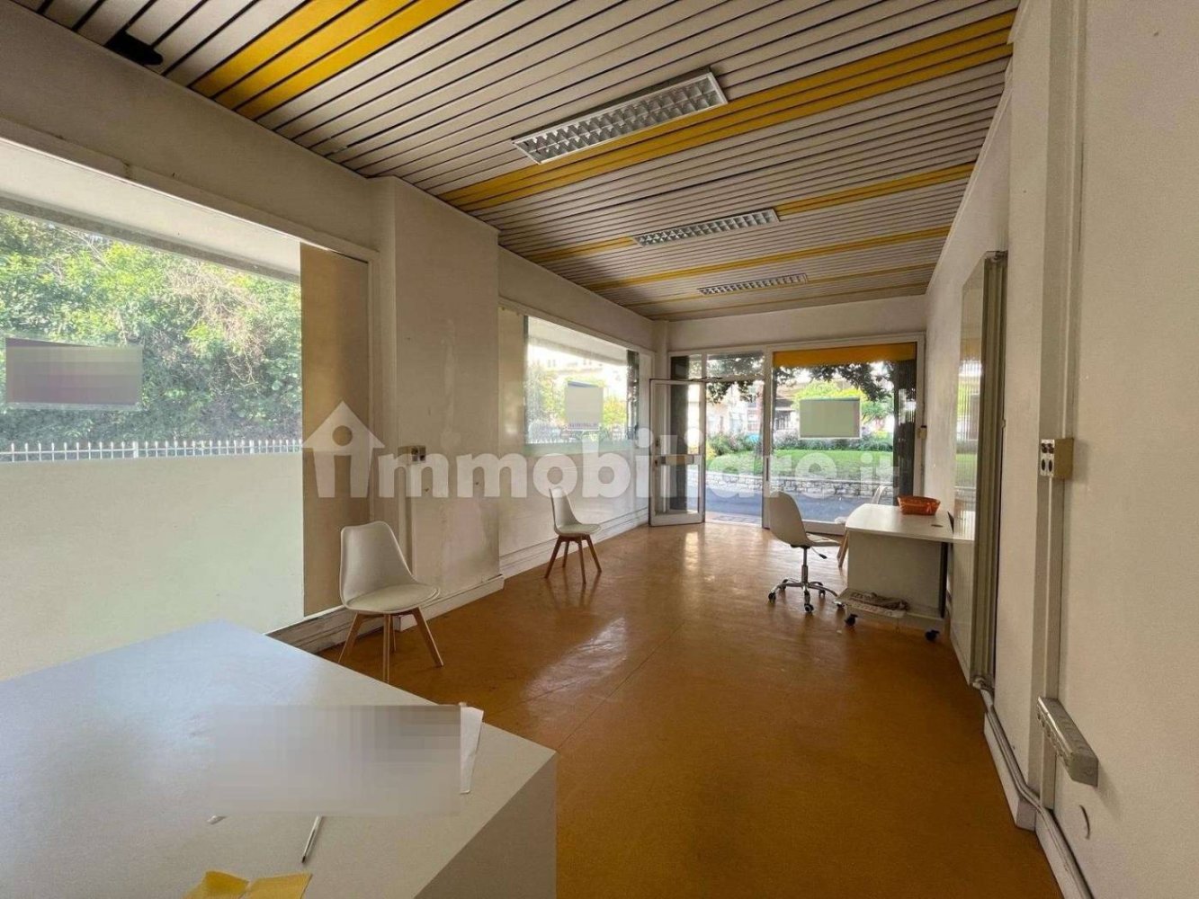 1 room Office in Massa, Italy No. 174431