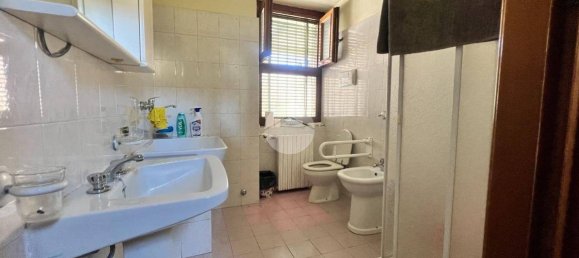 3 Schlafzimmer Haus in Brescia, Italy, Nr. 300922 12