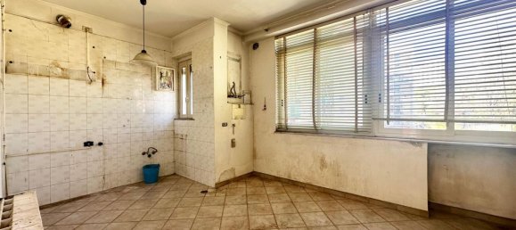 3 rooms Apartment in Naples, Italy No. 31954 6