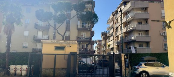 3 rooms Apartment in Naples, Italy No. 31954 3