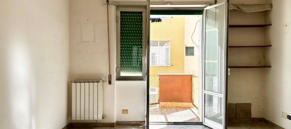 3 rooms Apartment in Naples, Italy No. 31954 10