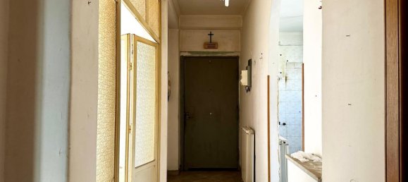 3 rooms Apartment in Naples, Italy No. 31954 4