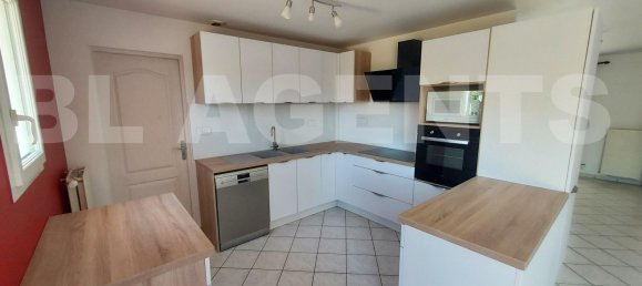 4 bedrooms House in Barjouville, France No. 341888 11