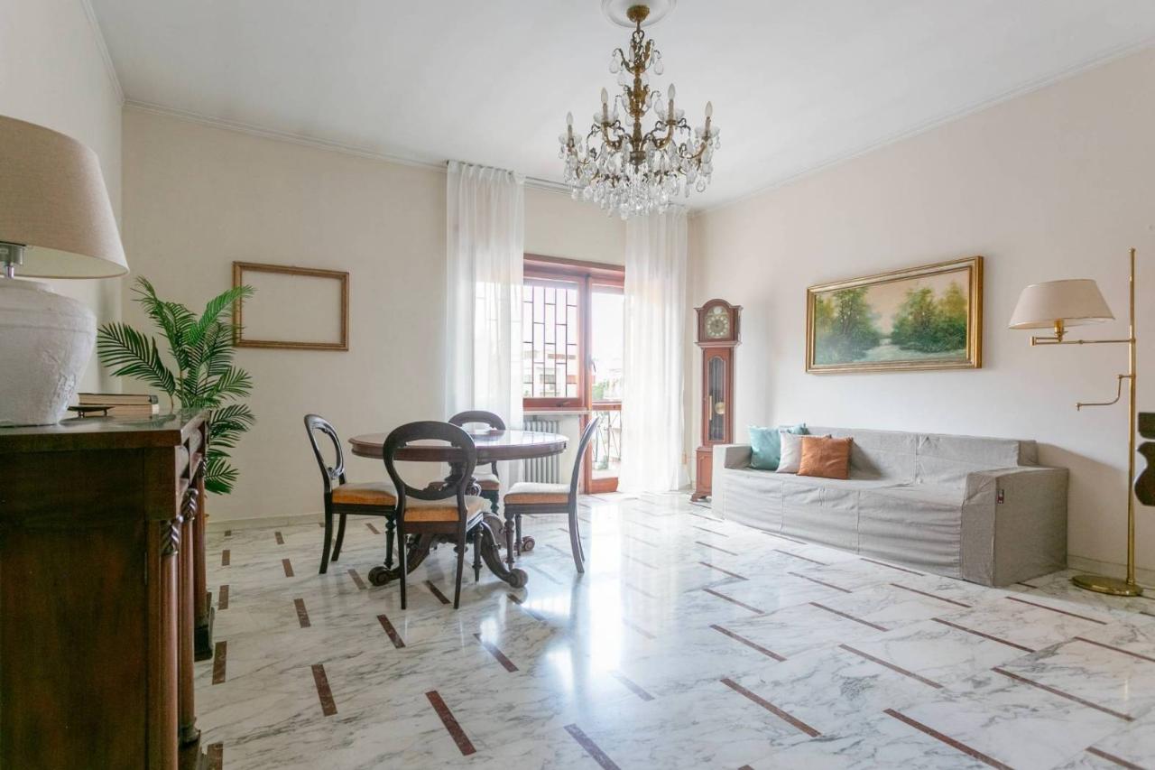 4 rooms Apartment in Rome, Italy No. 36330