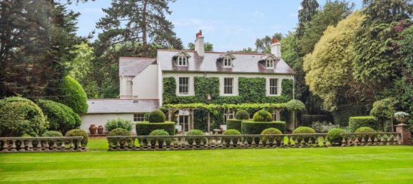 8 bedrooms House in Weybridge, United Kingdom No. 13139 16