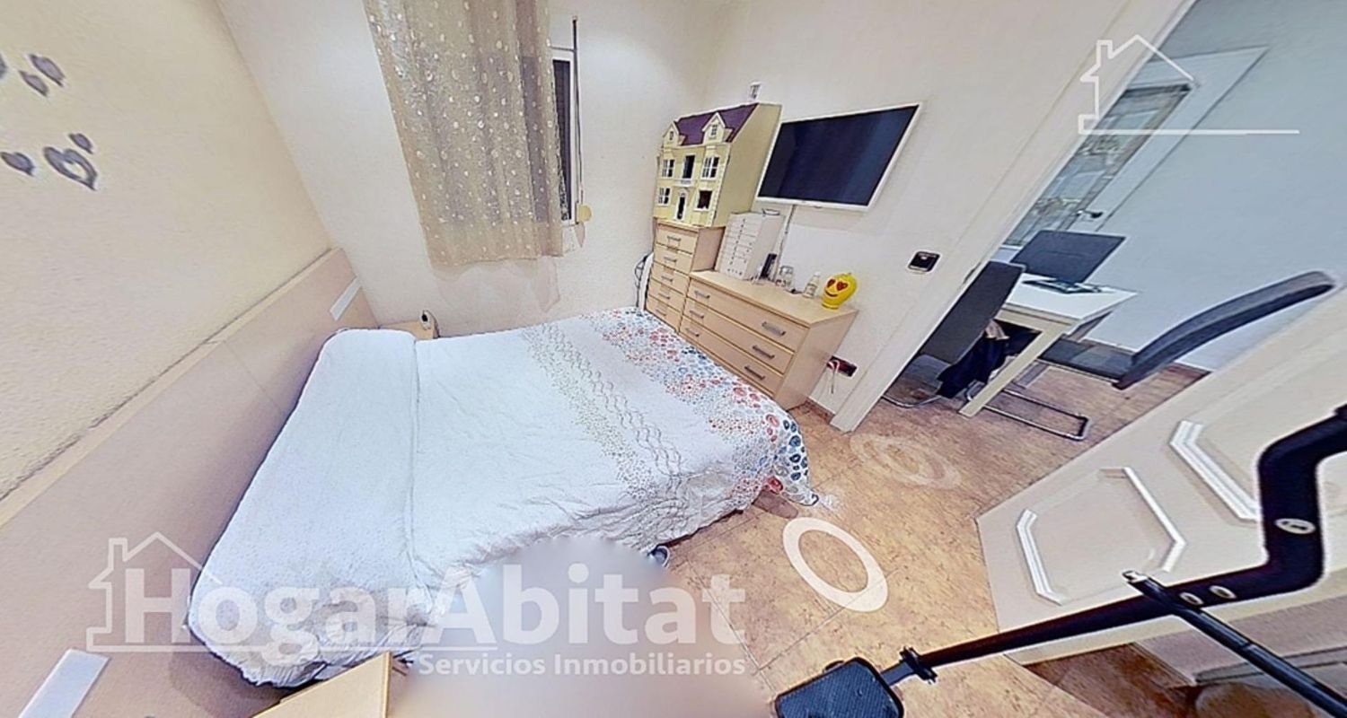 4 bedrooms Apartment in Valencia, Spain No. 118950