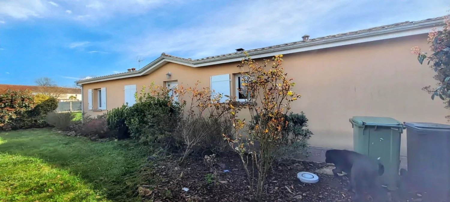 7غرفة منزل في Bussac-Foret, France رقم 102709