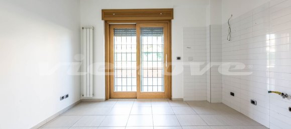 Квартира с 2 комнатами в Рим, Италия № 12285 8