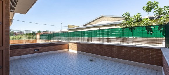 Квартира с 2 комнатами в Рим, Италия № 12285 9