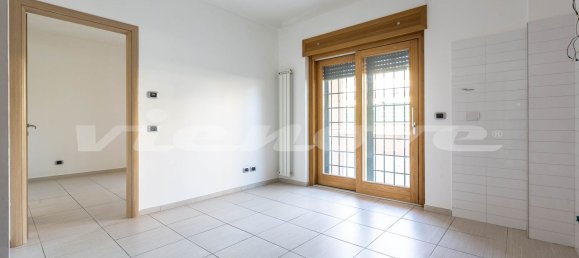 Квартира с 2 комнатами в Рим, Италия № 12285 6