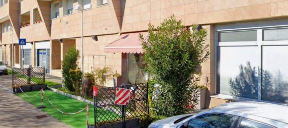 2 rooms Commercial property in Bologna, Italy No. 227295 2