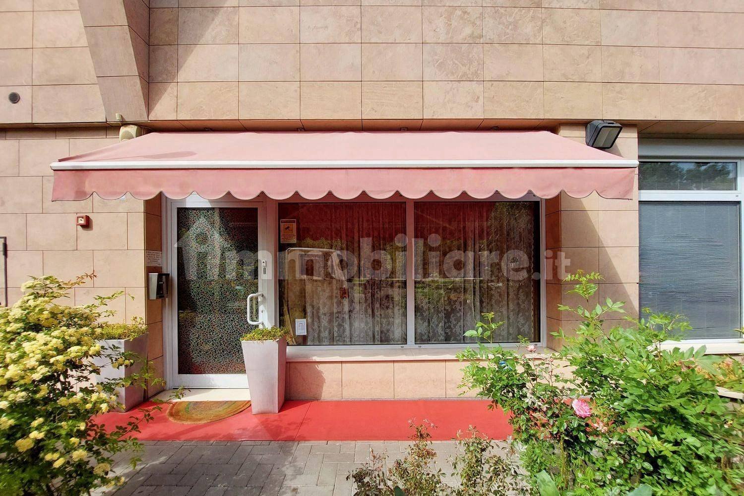 2 rooms Commercial property in Bologna, Italy No. 227295