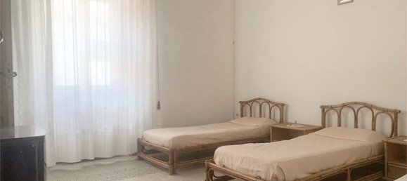 Casa de 4 habitaciónes en Guglionesi, Italy No. 154576 10