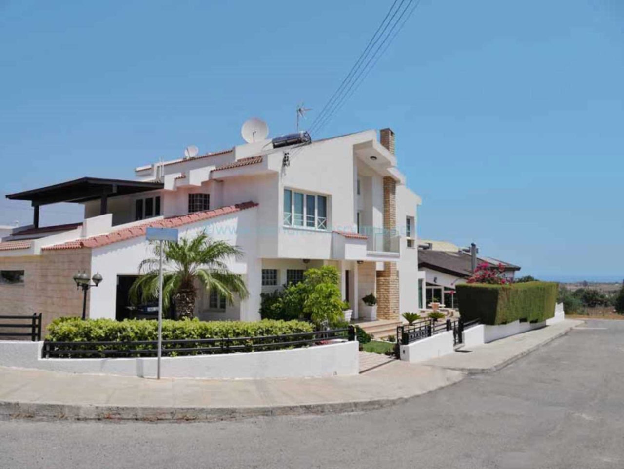 5 bedrooms House in Deryneia, Cyprus No. 23864