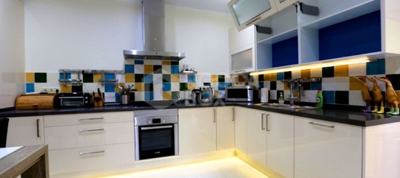 4 bedrooms Villa in Marbella, Spain No. 28146 3