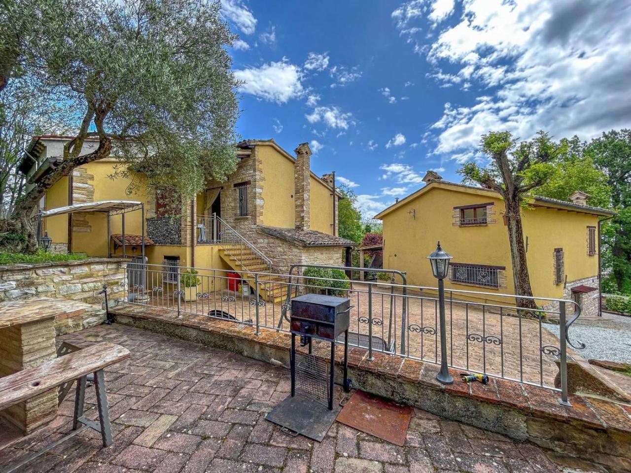 Дом с 5 комнатами в Кали, Италия № 172344