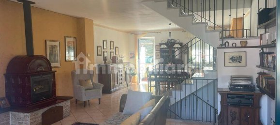 4 bedrooms House in Carrara, Italy No. 68176 10