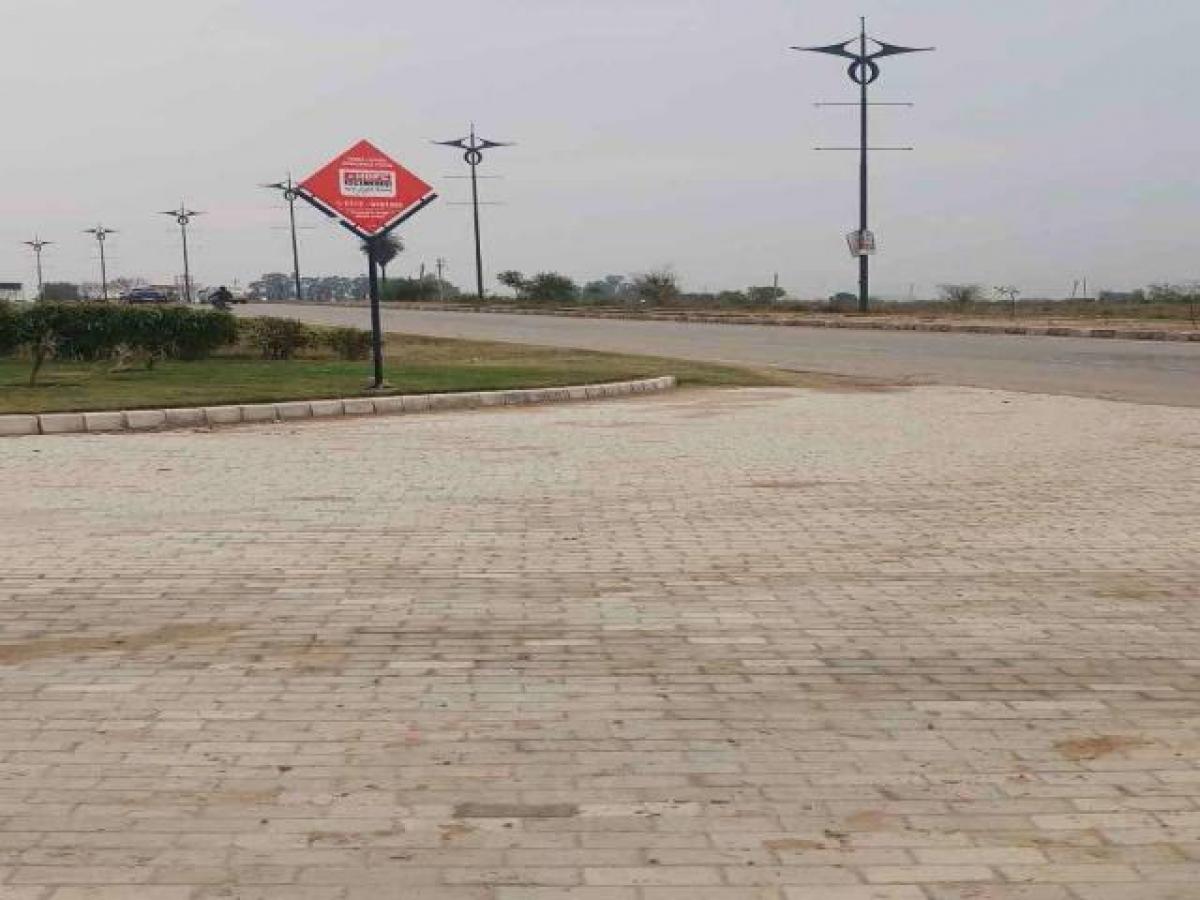 Terrain à Chandigarh, India No. 35236