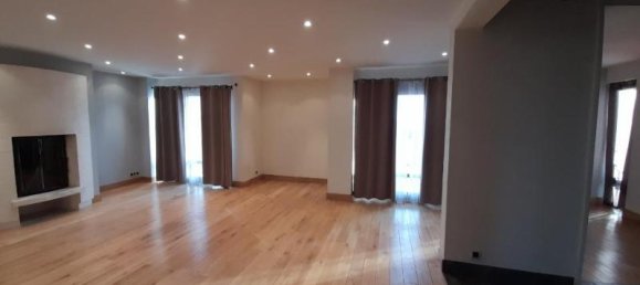 4 Schlafzimmer Doppelhaus in Chateauroux, France, Nr. 97887 5