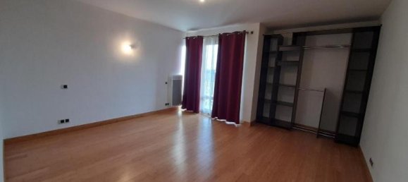 4 Schlafzimmer Doppelhaus in Chateauroux, France, Nr. 97887 11
