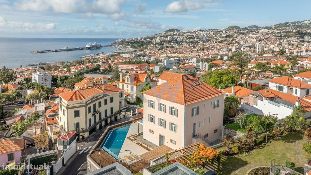 7 bedrooms Villa in Funchal, Portugal No. 118252