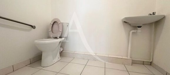 2 bedrooms Apartment in Blois, France No. 84823 9