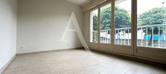 2 bedrooms Apartment in Blois, France No. 84823 8