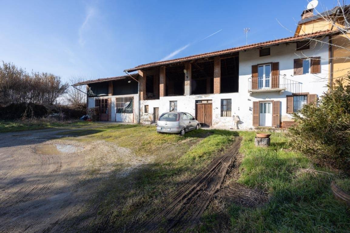 2 bedrooms House in Chieri, Italy No. 210880