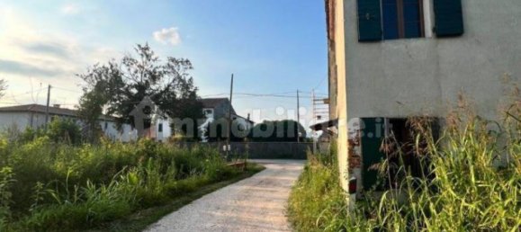 4 bedrooms House in Grantorto, Italy No. 271074 5