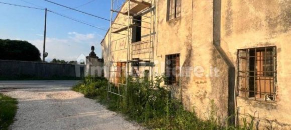 4 bedrooms House in Grantorto, Italy No. 271074 8