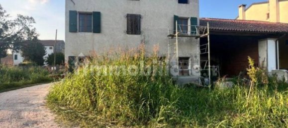 4 bedrooms House in Grantorto, Italy No. 271074 3