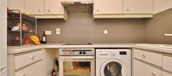 Casa de 1 dormitorio en Surrey, United Kingdom No. 8601 8