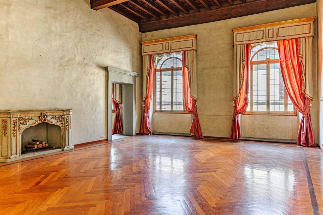 20 rooms Apartment in Florence, Italy No. 42008