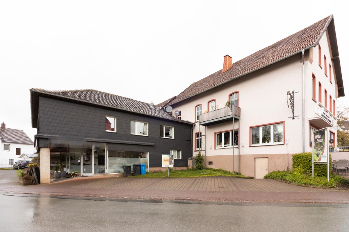 430m² Building in Hoxter, Germany No. 128385