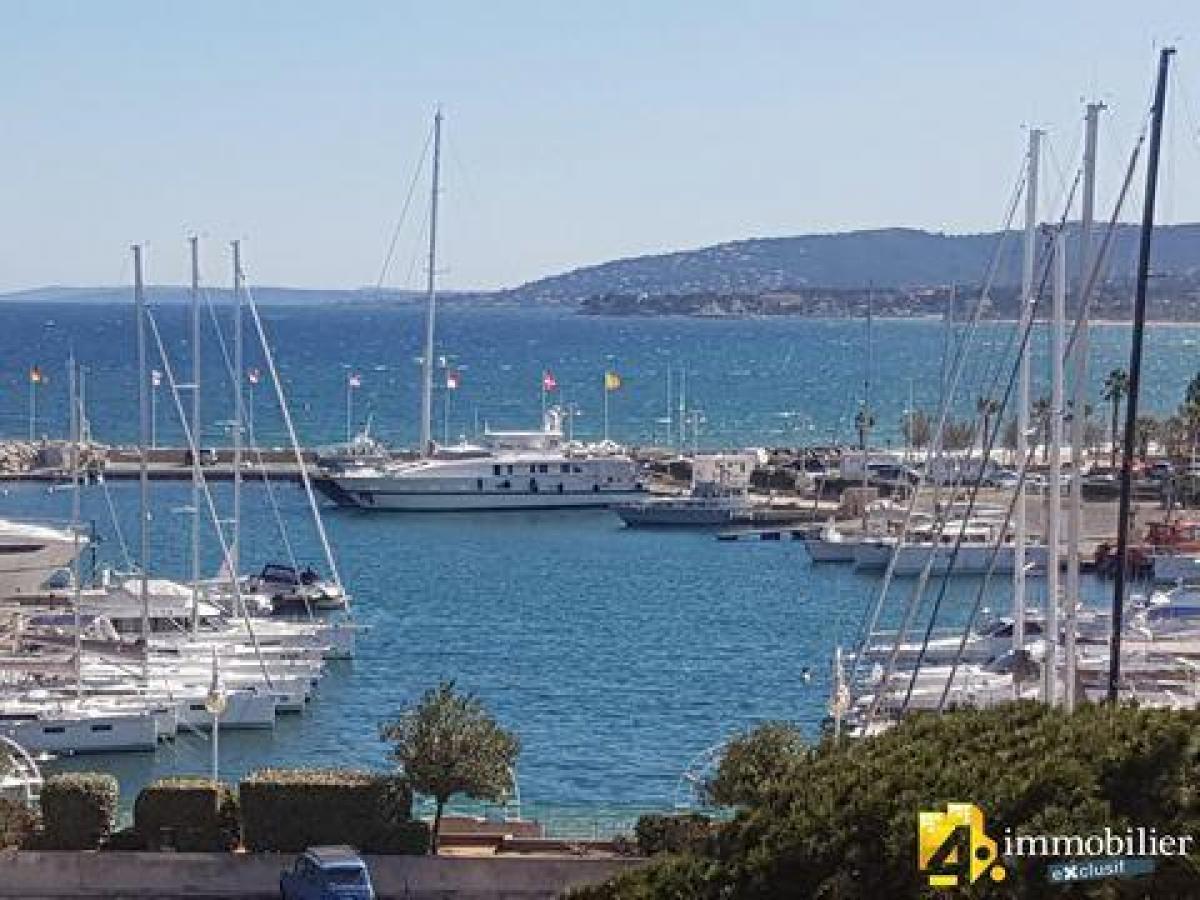 Estudio en el condominio en Frejus, France No. 13852