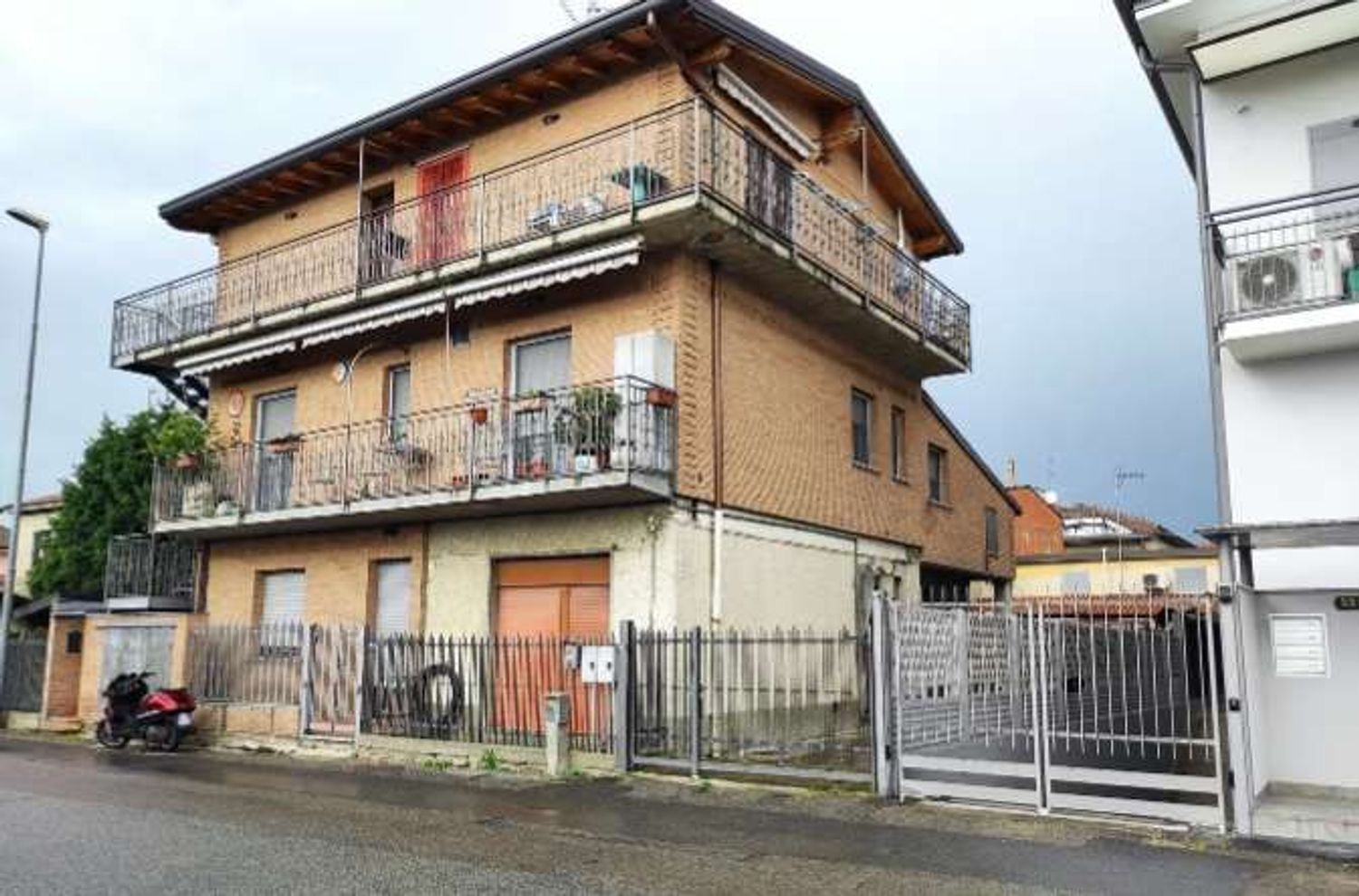 Apartamento de 4 divisões em Cesano Maderno, Italy N.º 7682