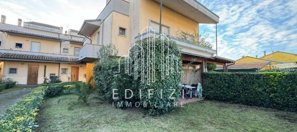 5 rooms House in Massa, Italy No. 153751 2