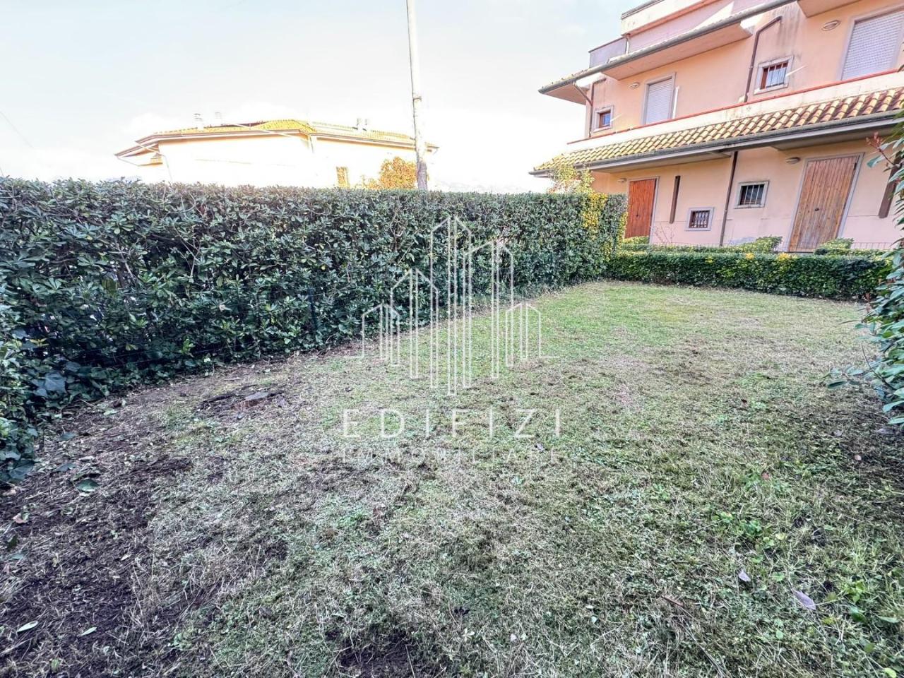 5 rooms House in Massa, Italy No. 153751