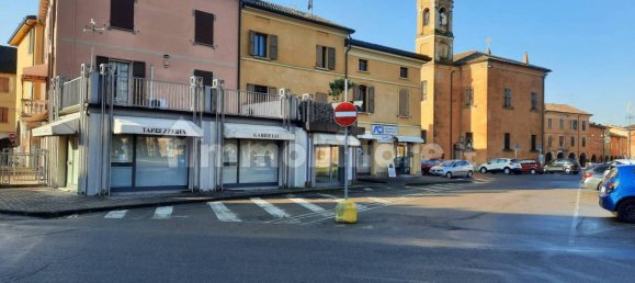 2 rooms Commercial property in Castelnovo di Sotto, Italy No. 332568 4