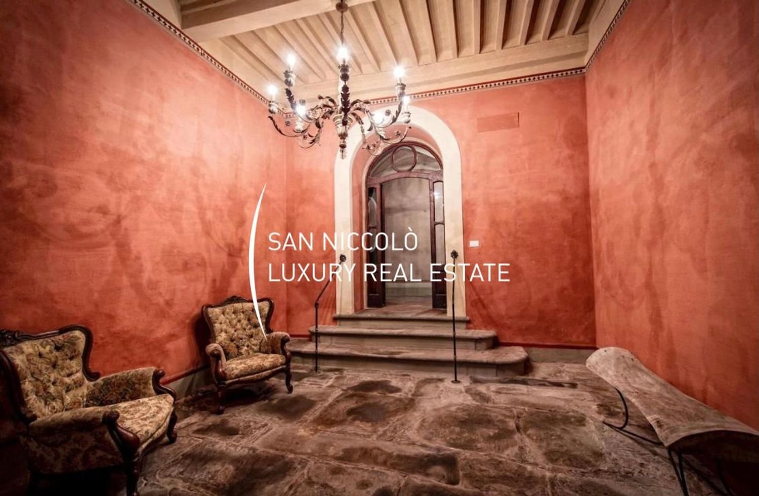 6 rooms Apartment in Cortona, Italy No. 193449