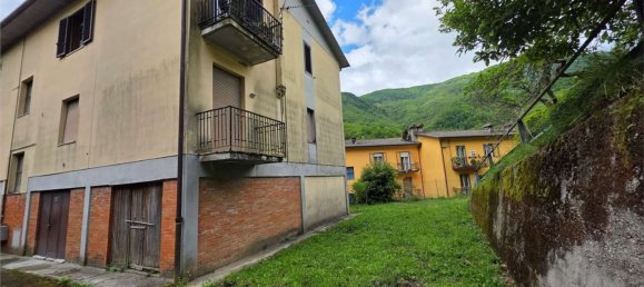 4 bedrooms Apartment in Vagli Sotto, Italy No. 379730 2