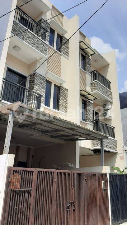 4 bedrooms House in Grogol Petamburan, Indonesia No. 1405