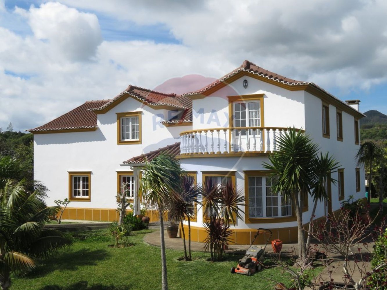 370m² Building in Lagoa, Portugal No. 87279