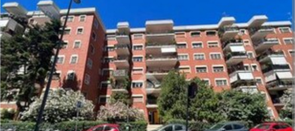 1 room Commercial property in Bari, Italy No. 258395 2