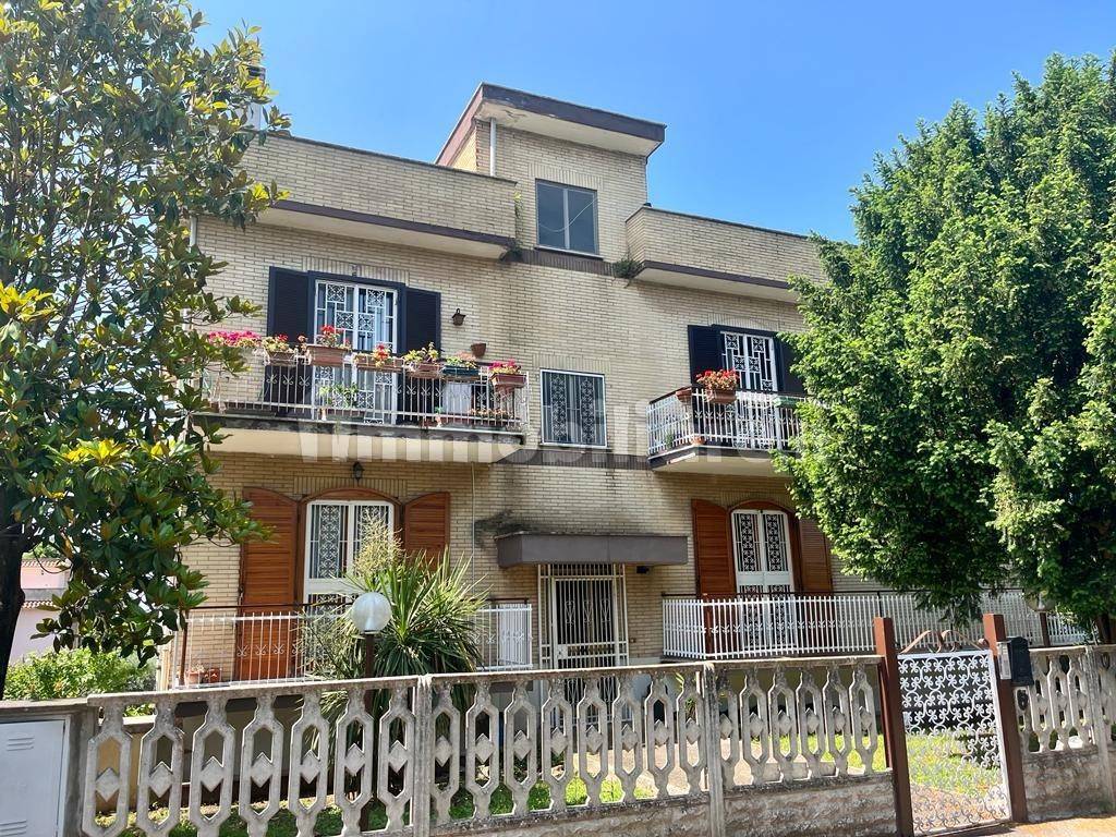 Квартира с 1 спальней в Рим, Италия № 92701