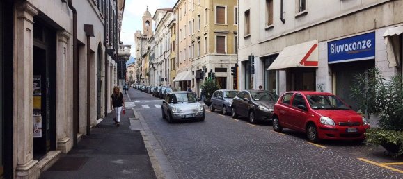 1غرفة عقار تجاري في Brescia, Italy رقم 177053 3