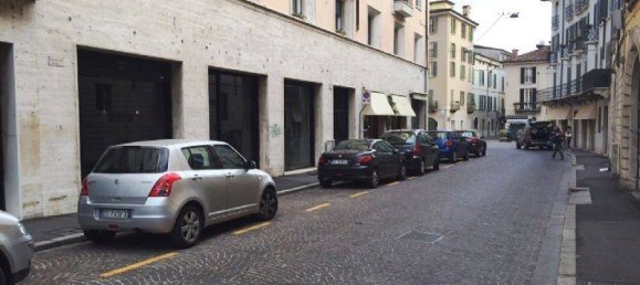 1غرفة عقار تجاري في Brescia, Italy رقم 177053 2