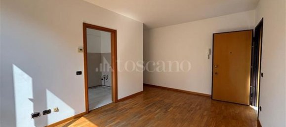 2-salle Appartement à Monza, Italy No. 263423 5